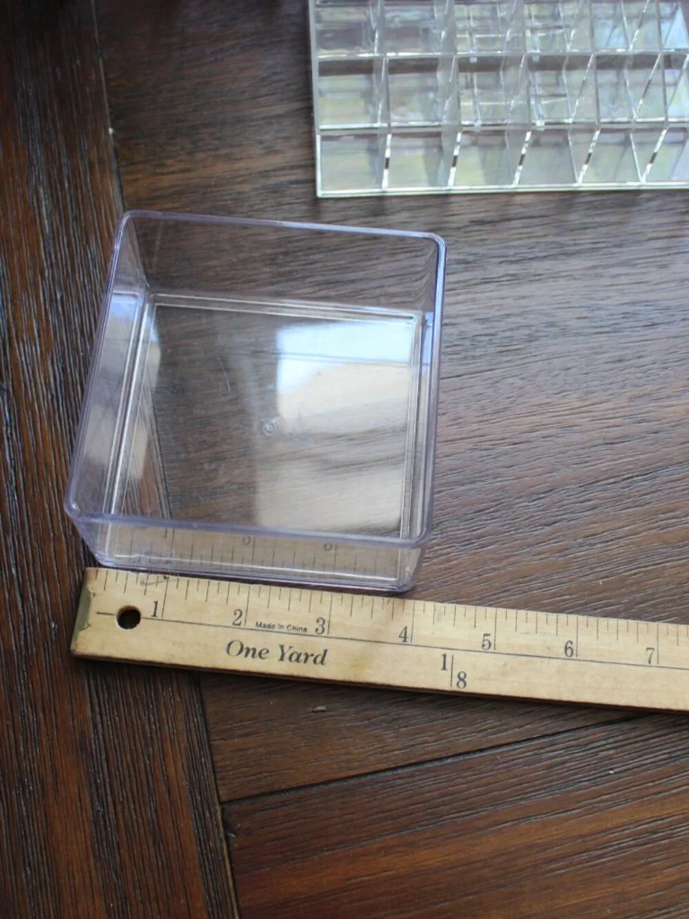 5 Plastic Containers for Holding Makeup or Art Supplies?